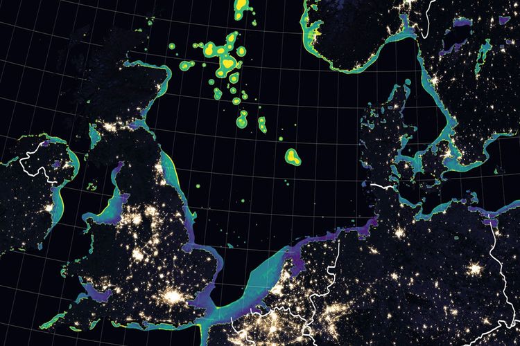 Immagine per articolo Even the sea has light pollution.