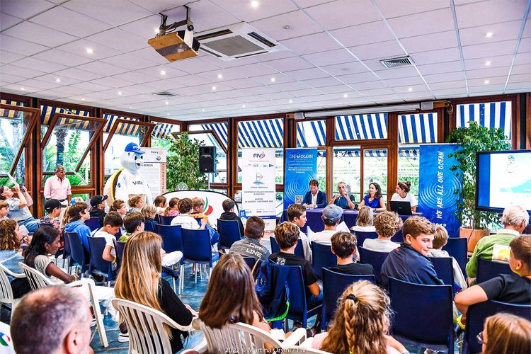 Immagine per articolo 100 young sailors learn about marine plastic pollution