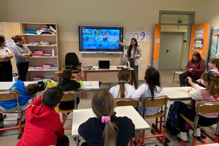 Immagine per articolo First Environmental Education Activity on the Posidonia oceanica Reforestation Project in the Marine Protected Area "Isola di Bergeggi"